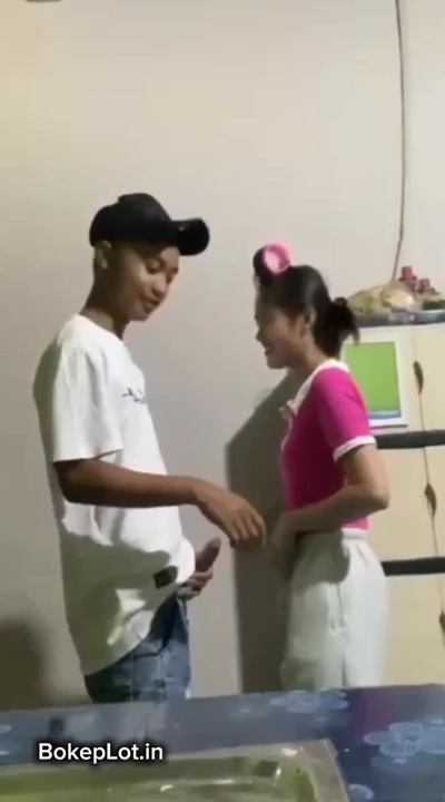 Thumbnail Bokep SMP Bocil Viral Adek Kakak Ngewe Di Dapur